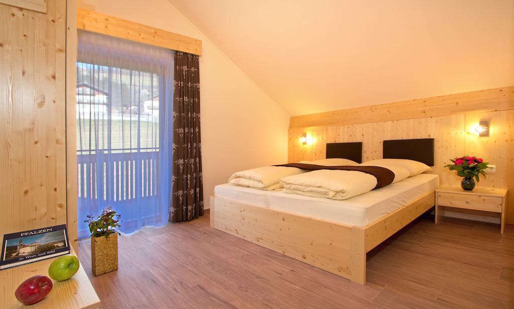 Stiflerhof Apartamento Falzes Quarto foto