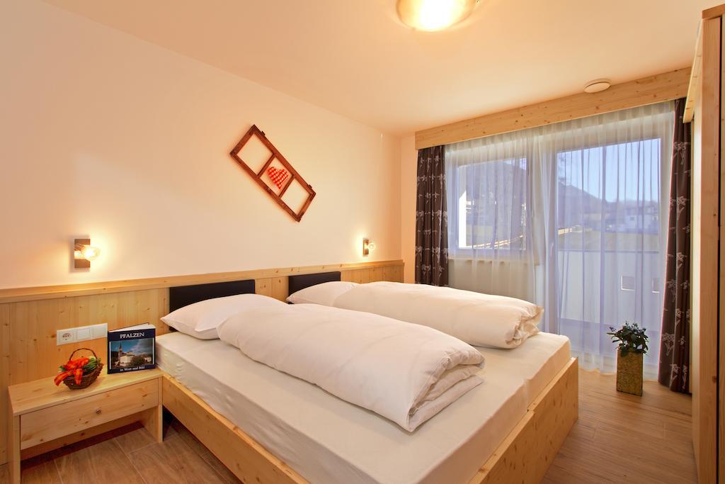 Stiflerhof Apartamento Falzes Quarto foto