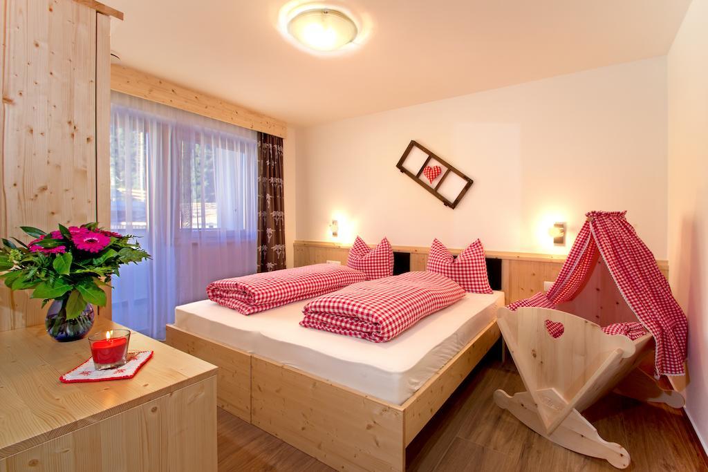 Stiflerhof Apartamento Falzes Quarto foto